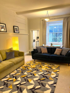 Spacious Apartment in Central Edinburgh
